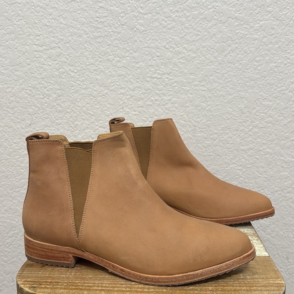 Nisolo Everyday Chelsea Boot Almond Size 6.5 - Picture 2 of 7